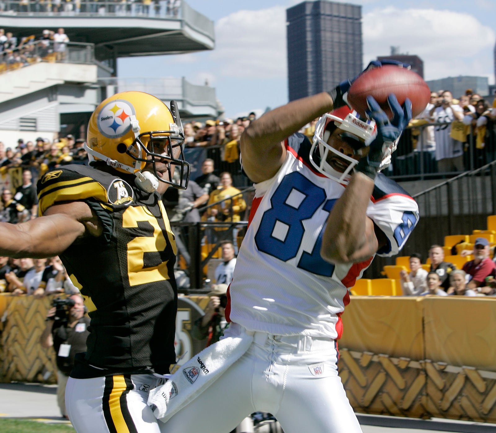 Meadowdale grad and Buffalo Bills linebacker wide receiver Peerless Price, right, makes a catch in the end zone as Pittsburgh Steelers cornerback Ike Taylor defends in the third quarter of the football game in Pittsburgh, Sunday, Sept. 16, 2007. Price came down out of bounds and the pass was ruled incomplete. The Steelers won, 26-3. The Steelers were wearing throwback jersey commemorating their 75th season in the league. (AP Photo/Keith Srakocic)