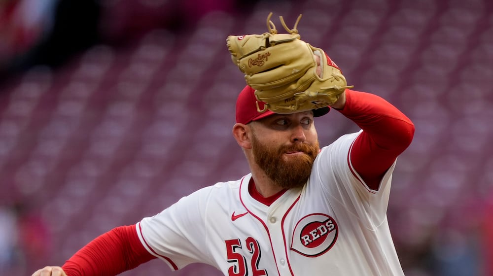 Cincinnati Reds pitcher Zack Littell throws during the first inning of a baseball game against the Toronto Blue Jays Wednesday, Sept. 3, 2025, in Cincinnati. (AP Photo/Carolyn Kaster)
