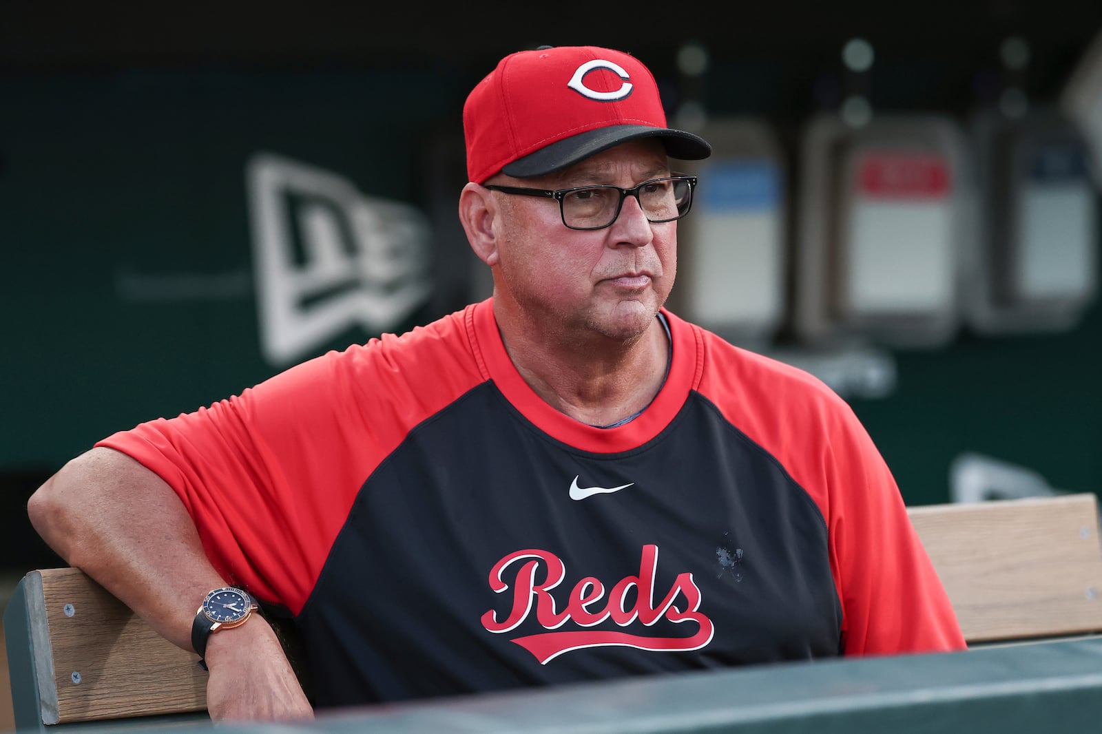 Cincinnati Reds manager Terry Francona looks to the field before a baseball game against the Athletics Friday, Sept. 12, 2025, in West Sacramento, Calif. (AP Photo/Sara Nevis)