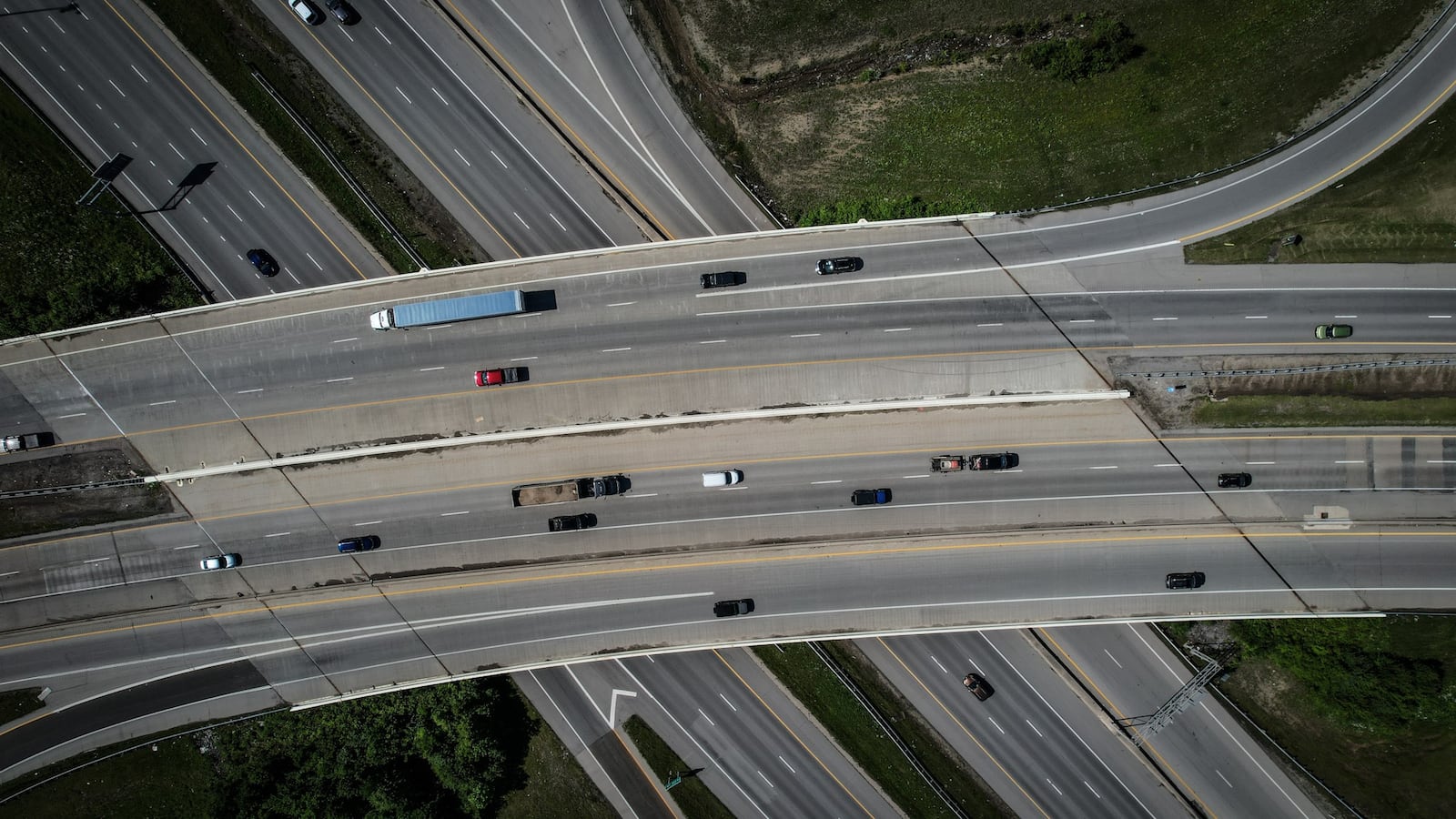 Motorists is moving along fine at the U.S. 35 and Interstate 675 interchange May 16, 2024, but as Memorial Day weekend gets closer. JIM NOELKER/STAFF