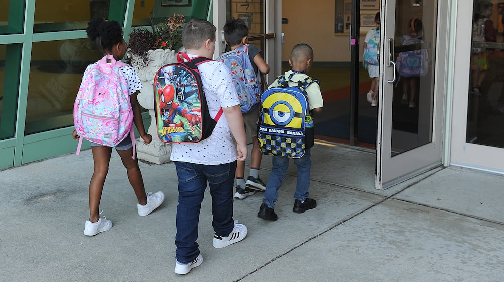 Students enter Centerville Primary Village South, on the first day of school Wednesday August 17, 2022. MARSHALL GORBY\STAFF